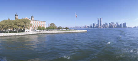 Ellis Island, Manhattan Skyline, New Yorkのeditorial素材