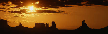Sunrise, Monument Valley, Arizonaのeditorial素材