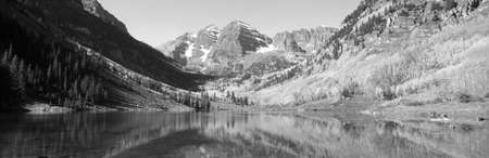 Aspens and morning light, Maroon Bells near Aspen, Coloradoのeditorial素材