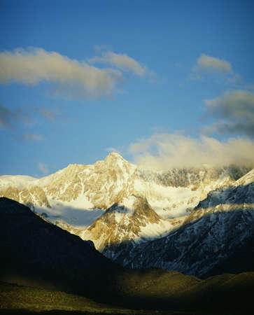 Snowy Sierra Nevada Mountains along Highway 395, Californiaのeditorial素材