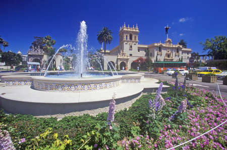 Fountain and flowers at Balboa Park Gardens, San Diego, Californiaのeditorial素材