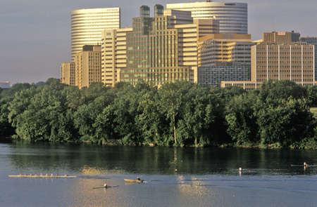 Sunrise on Rosslyn and the Potomac River, Rosslyn, Washington, DCのeditorial素材