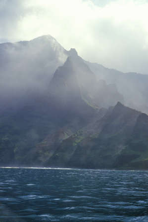 Mountain Range By the Pacific Ocean, Kauai, Hawaiiのeditorial素材