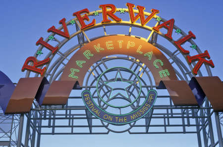 Entrance to Riverwalk Marketplace, New Orleans, Louisianaのeditorial素材