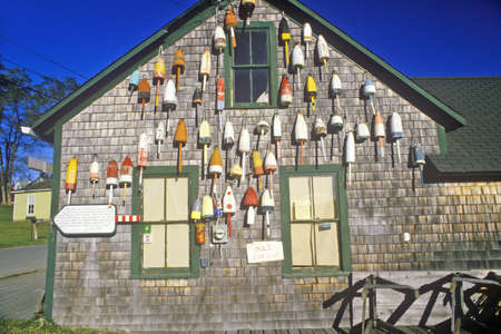 Lobster buoys on side of building in Muscongus Bay in New Harbor MEのeditorial素材