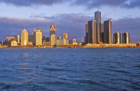 Detroit skyline at sunrise from Windsor, Canadaのeditorial素材