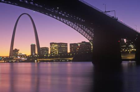 Sunset view of St. Louis, Mo skyline and Eads Bridgeのeditorial素材