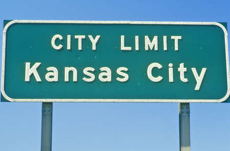 Kansas City city limit sign, MOのeditorial素材