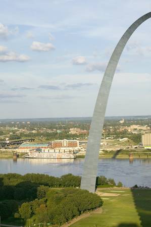 One half view of Gateway Arch and the Mississippi River, St. Louis, Missouri, the "Gateway to the West"のeditorial素材