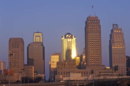 Kansas City skyline at sunrise, MOのeditorial素材