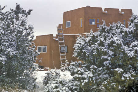 Adobe in snow in Santa Fe, NMのeditorial素材