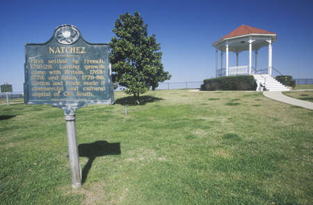 Welcome to Natchez, MS - sign and gazebo in roadside park overlooking MS Riverのeditorial素材