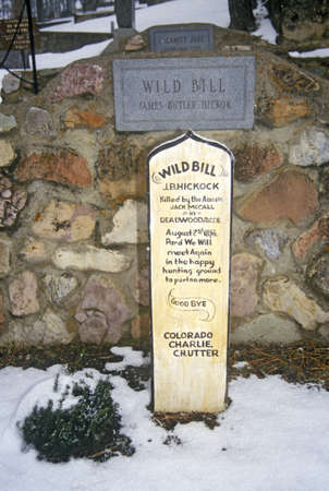 Grave site of Wild Bill Hickock, infamous outlaw in Mount Moriah Cemetery, Deadwood, SD in winter snowのeditorial素材