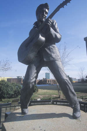 Statue of a young Elvis Presley on Beale Street, Memphis, TNのeditorial素材