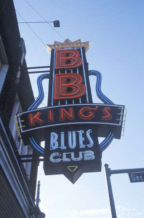 Neon sign outside BB King's Blues Club at sunset, Memphis, TNのeditorial素材