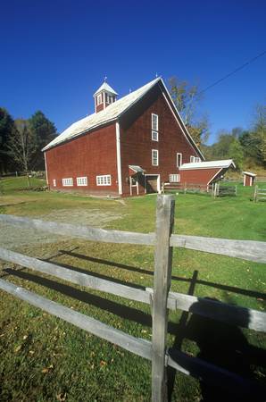 Red barn with fence on Scenic Route 100, VTのeditorial素材