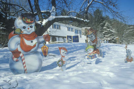 Christmas decorations in snow, Woodstock, NYのeditorial素材