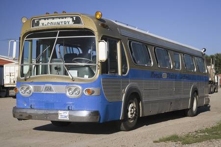 Old blue GM bus, Cozad, Nebraska, US のeditorial素材