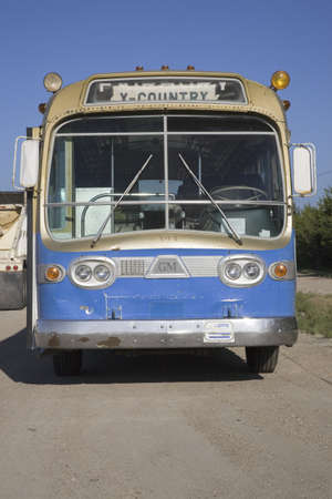 Old blue GM bus, Cozad, Nebraska, US のeditorial素材