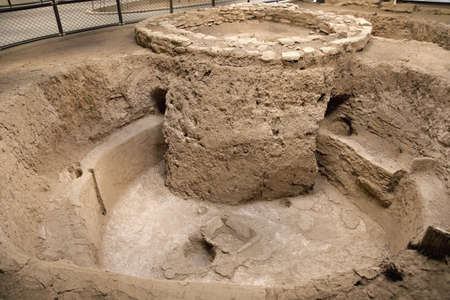 Fire pit of kiva in covered dig at Mesa Verde National Park, Southwestern Coloradoのeditorial素材