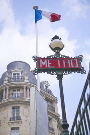 Vintage Metro Sign, Paris, Franceのeditorial素材