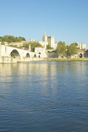 Le Pont St. Benezet and Palace of the Popes and Rhone River, Avignon, Franceのeditorial素材