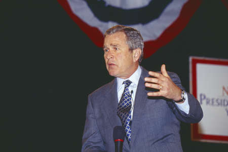 George W. Bush addressing the New Hampshire Presidential Candidates Youth Forum, Manchester, NH January 2000のeditorial素材