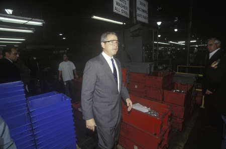 George W. Bush visiting workers at Aavid Technologies, Laconia, NH, January 2000のeditorial素材