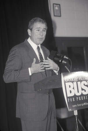 George W. Bush speaking at Londonderry High School, NH, January 2000のeditorial素材