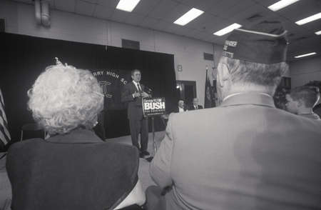 George W. Bush speaking at Londonderry High School, NH, January 2000のeditorial素材