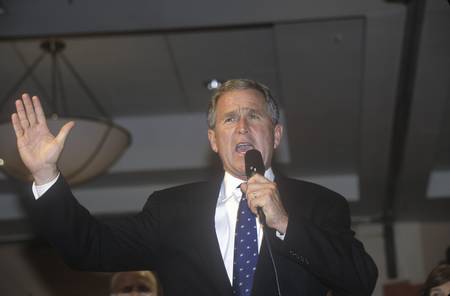 George W. Bush speaking at campaign rally, Burbank, CA in 2000のeditorial素材