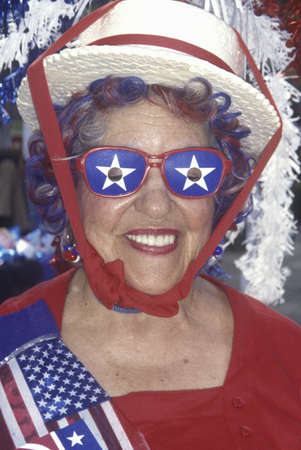 An enthusiastic delegate dresses the part at the 1996 Republican National Convention in San Diego, Californiaのeditorial素材
