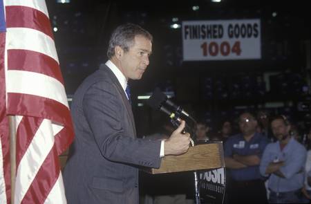 George W. Bush speaking from podium at campaign rally, Laconia, NH, January 2000のeditorial素材