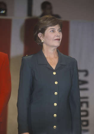 Laura Bush at campaign rally, Burbank, CA in 2000のeditorial素材