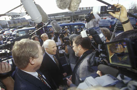 Senator John McCain during Republican primaries in Concord, NH, 2000のeditorial素材