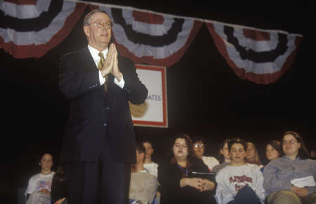 Steve Forbes addressing the New Hampshire Presidential Candidates Youth Forum, January 2000のeditorial素材