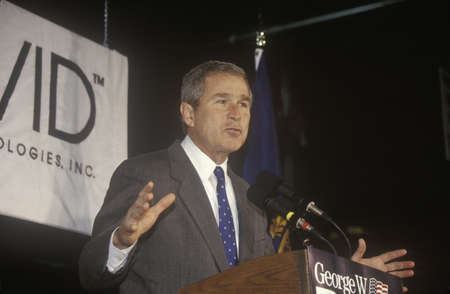 George W. Bush speaking from podium at campaign rally, Laconia, NH, January 2000のeditorial素材