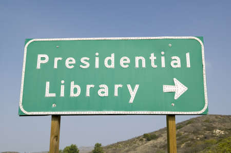 Road sign for the Ronald Reagan Presidential Library, Simi Valley, CAのeditorial素材