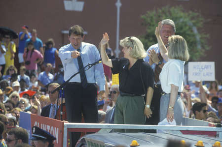 Governor Bill Clinton, Senator Al Gore, Hillary Clinton and Tipper Gore on the 1992 Buscapade campaign tour in Corsicana, Texasのeditorial素材