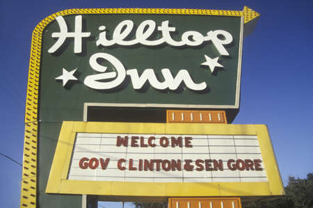 Welcome Clinton/Gore sign on the 1992 Buscapade campaign tour in Texasのeditorial素材