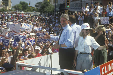 Governor Bill Clinton and Hillary Clinton during the Clinton/Gore 1992 Buscapade campaign tour in Corsicana, Texasのeditorial素材