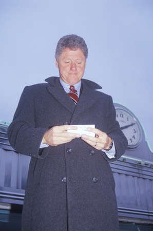 Governor Bill Clinton speaks at the Mayfield Diner in 1992 on his final day of campaigning in Philadelphia, Pennsylvaniaのeditorial素材