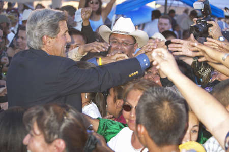 Senator John Kerry handshakes with audience members of 83rd Intertribal Indian Ceremony, Gallup, NMのeditorial素材