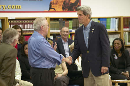 Senator John Kerry shaking hand of an attendee at the Ralph Cadwallader Middle School, Las Vegas, NVのeditorial素材