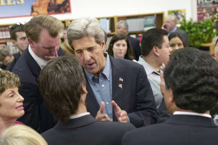 Senator John Kerry interacting with attendees at the Ralph Cadwallader Middle School, Las Vegas, NVのeditorial素材