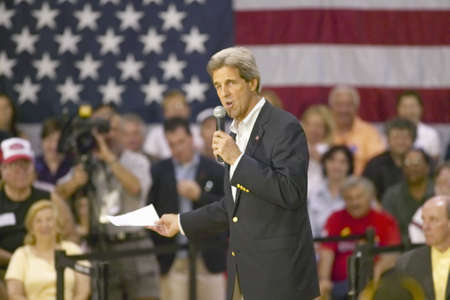 Senator John Kerry addressing audience of seniors at the Valley View Rec Center, Henderson, NVのeditorial素材