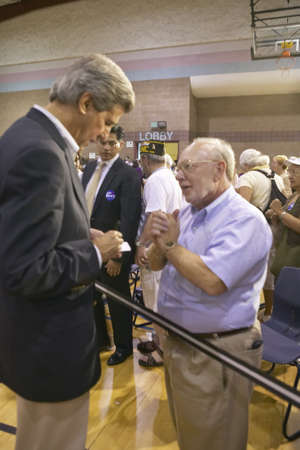 Senator John Kerry interacting with senior at the Valley View Rec Center, Henderson, NVのeditorial素材