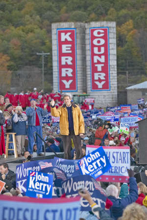 On a mid-October bus tour through rural southern Ohio, Kerry visits a small farm in southern Pike Countyのeditorial素材