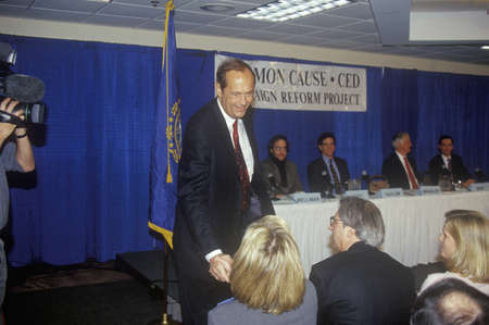 Presidential candidate Bill Bradley attends the Town Hall Meeting on Money in Politics and Campaign 2000 sponsored by Common Cause and the Committee for Economic Development at New Hampshire College in Manchester. Bradley is seeking the Democratic nominatのeditorial素材
