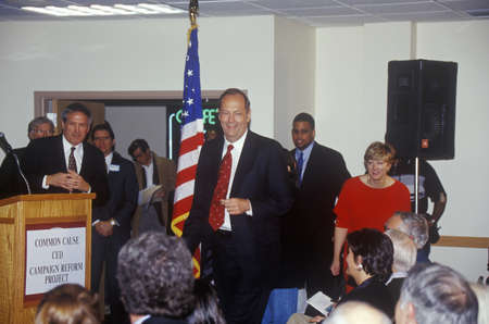 Presidential candidate Bill Bradley attends the Town Hall Meeting on Money in Politics and Campaign 2000 sponsored by Common Cause and the Committee for Economic Development at New Hampshire College in Manchester. Bradley is seeking the Democratic nominatのeditorial素材